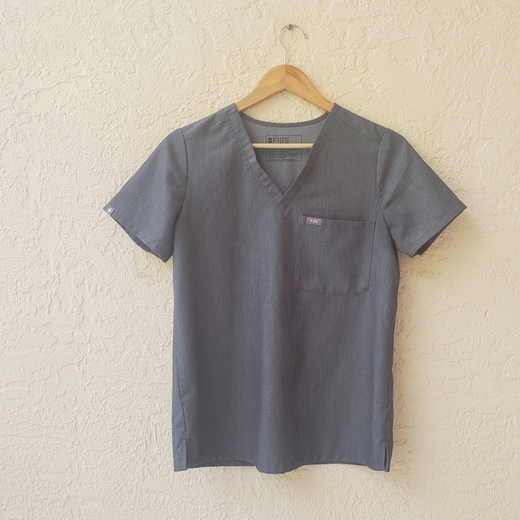 Figs Catarina™ One-Pocket Short Sleeve Classic Fit Scrub Top in Graphite S - Picture 2 of 15